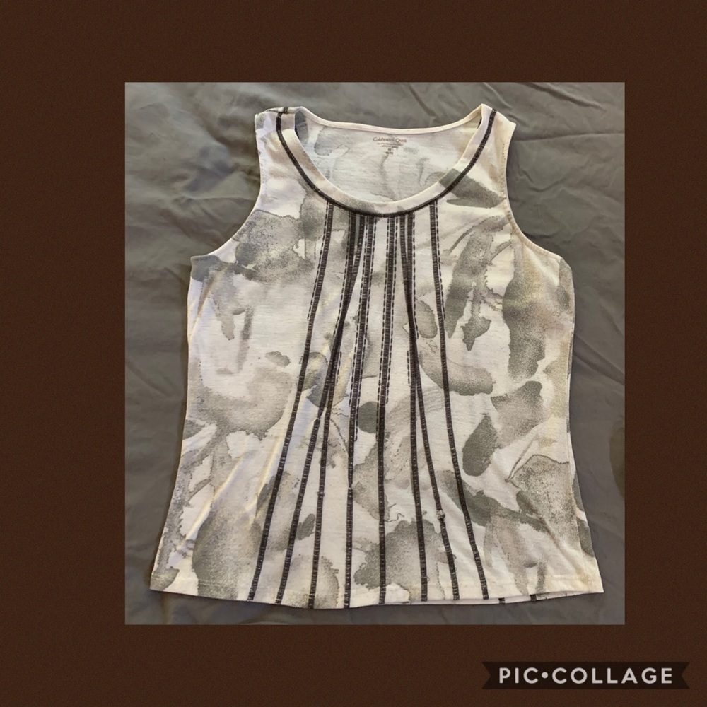 🍃Breezy linen blend top, olive green pattern on natural background, medium